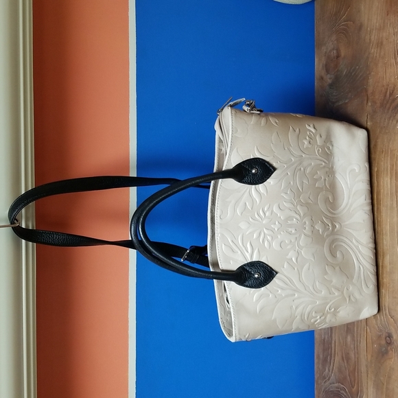 Renata Corsi Bags Renata Corsi Embossed Leather Shoulder Bag Poshmark
